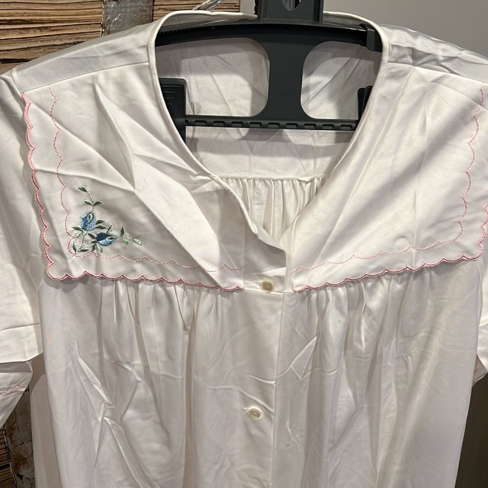 1970-80s Vintage Shadowline Bridal Nylon night gown size M in EUC 100% nylon - Picture 3 of 10